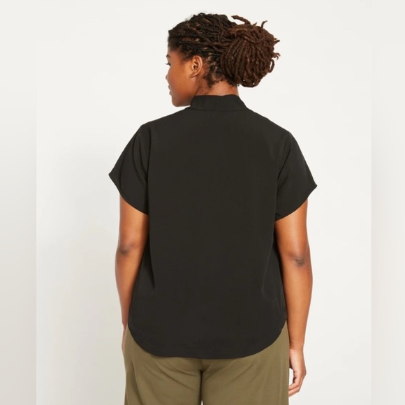 Universal Standard Better Than Silk V-Neck Blouse🖤 - Picture 4 of 15